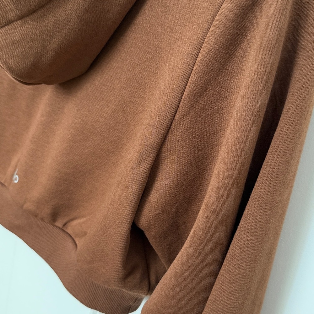 ALO | Cropped Headliner Shoulder Pad Hoodie - Picture 13 of 14